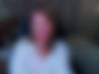 Live cam show with Kira - Bedroom Brown Hair on AdultVida.com