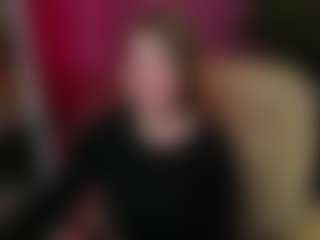 Live cam show with Kira - Average on livesuperchat.net