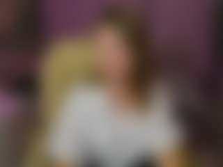 Live cam show with Kira - Brown Hair on SxyPornLive