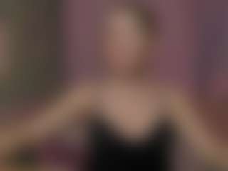 Live cam show with Kira - Average on Camsoda