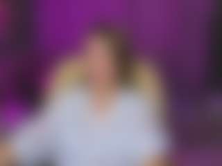 Live cam show with Kira - Body Massage on Milfs Live