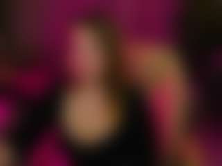 Live cam show with Kira - Body Massage on SquirtSoMuch