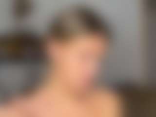 Show de câmera ao vivo com KrystleGraver - Nipple Piercings no Camsoda