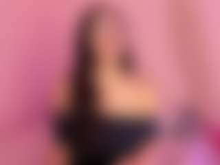 Live cam show with MiiaDiaz - Average on xblisslive.com