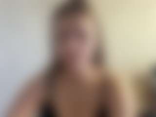 Live cam show with Lilly - Blue Eyes on Camsoda
