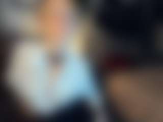 Live cam show with ElenoraMowatt - Blonde Hair on friskycurves.com