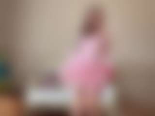 Live cam show with ElsaKisamore - Little on livesuperchat.net