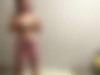Live cam show with ElsaKisamore - Average on Dare Cams