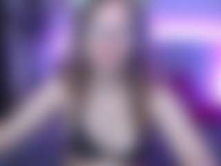 Live cam show with AnniBrown - Strapon on AdultVida.com