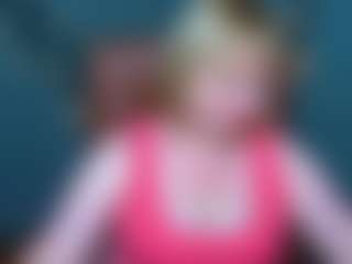 KiraSmiling's Live Sex Cam Show