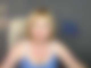 Live cam show with KiraSmiling - Granny Blonde Hair on AdultVida.com