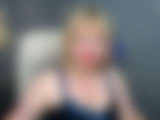 Live cam show with KiraSmiling - Athletic Middle Aged on Fapmatic.com