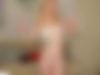 Live cam show with Annabella - Flashing on TastyBlacksLive