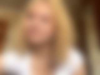 Live cam show with DeliaButkowski - Skinny Ebony on AdultVida.com