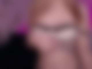 Spettacolo in cam dal vivo con Lorenziaa - Dirty Talk su Camsoda