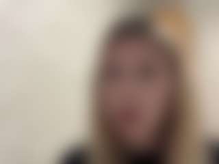 Live cam show with Mia - Blonde Hair Petite on Chatstar