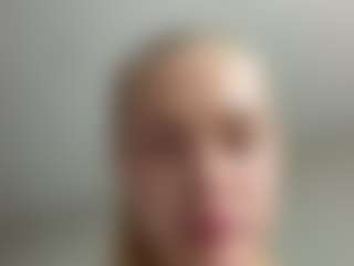Live cam show with KyleBeatty - Squirt on Dolls Live