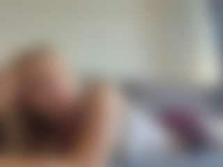 Live cam show with KyleBeatty - Curvy MILF on makecum.org