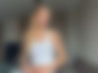Live cam show with KyleBeatty - Skinny MILF on Dolls Live