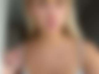 Live cam show with KyleBeatty - Big Tits Small Tits on Camsoda