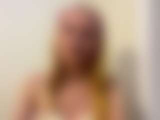 Live cam show with MedaSchur - Blonde Hair Amateur on Free Soda
