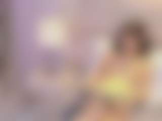Live cam show with AdharaMancini - Average on Camversity