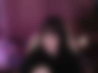 Live cam show with AlmaClark - New Bedroom on Milfs Live