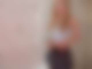 Live cam show with BaoZecchini - Gray Eyes on Gym Cam Girls