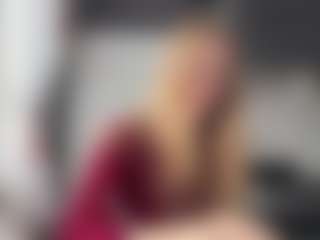 Live cam show with Grace - Skinny MILF on UwU Esports