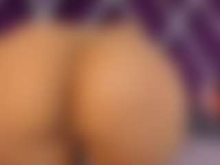 Live cam show with gigii79 - Submissive on CamClone