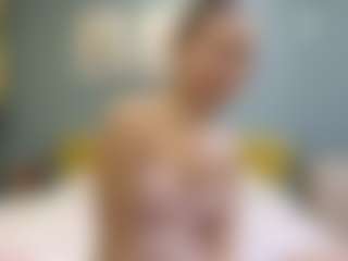 Live cam show with Alma - Striptease Granny on AdultVida.com