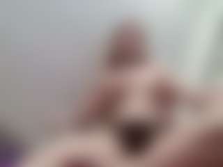 Live cam show with Aneka - Oil on Camsoda