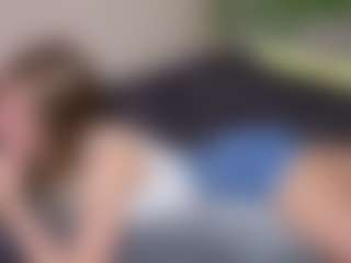 Live cam show with Willowcut - Athletic College on SmokeAndPoke