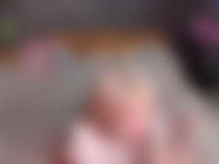 Live cam show with lil_lolly67 - Smoking on SpunkLive