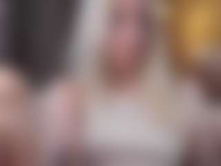 Live cam show with Dori - Gray Eyes on Dolls Live