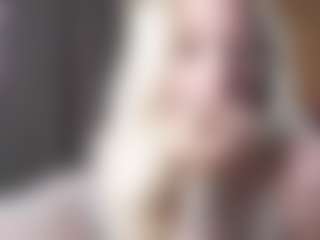 Live cam show with Dori - Nipple Piercings on Livezox