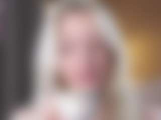 Live cam show with Dori - Nipple Piercings on Big Tits