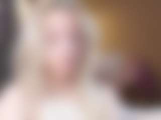 Live cam show with Dori - Camel Toe on Lustler