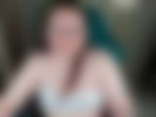 Live cam show with Nikki-Glow - Cute on Milfs Live