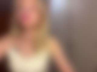 Live cam show with Sabina - Blonde Hair Petite on Camiplay Live