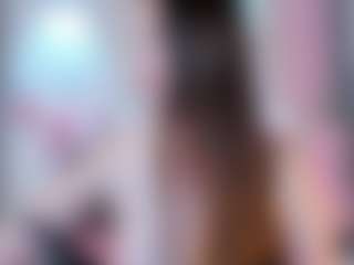 Live cam show with Elly-Blo0m - Pretty on Camsoda