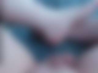 Live cam show with TrixieVibeQueen - Green Eyes on CamClone