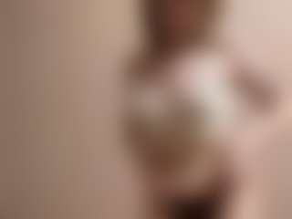 Live cam show with GiseleMemmer - Granny BBW on TeamSkeetLive