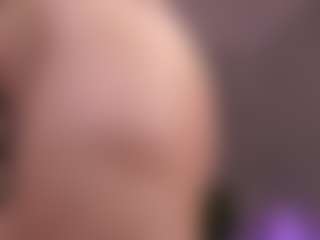 Live cam show with MiraxMonroe - Moaning on CamClone