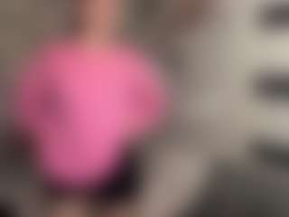 Live cam show with Lara - Genital Piercings on Camsoda