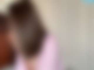 Live cam show with Lara - Camel Toe on xheatlive.com