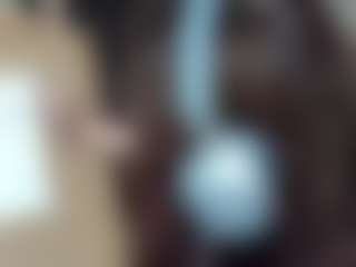 Live cam show with Flora - New Petite on Chatstar