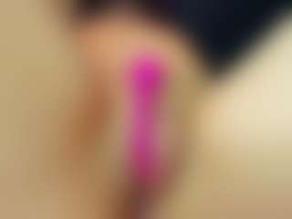 Leah-Brm's Live Sex Cam Show