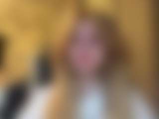 Live cam show with AndraSchnuerer - Moaning on liverealitysex.com