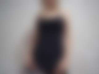 Live cam show with DevoraKolwyck - Striptease Granny on SinfulBabes